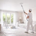 apprenez à peindre un plafond sans laisser de traces grâce à nos conseils pratiques et techniques pour un résultat lisse et professionnel.