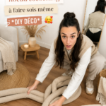 Coussin nœud cocooning DIY sur un canapé confortable
