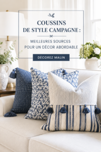 Coussins de style ferme dans un salon chic et chaleureux