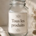 Femme explorant des produits dans un magasin, illustrant les conseils pour bien choisir.