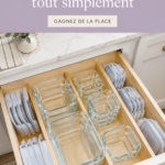 Organisation de cuisine moderne et esthétique avec des solutions de rangement pratiques.