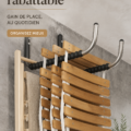 Long crochet rabattable en bois élégant accroché au mur avec des vêtements