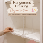 Un dressing organisé avec des vêtements bien rangés et des accessoires pratiques.