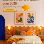 Une chambre au style rétro avec des éléments vintage colorés et accueillants