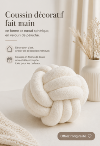 Coussin en velours décoratif en forme de nœud sur un canapé confortable.