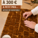 Coussins faits maison colorés disposés sur un canapé moderne