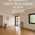 Un intérieur épuré et organisé, prêt pour le désencombrement. Mots clés : décoration intérieure.