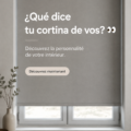 Une sélection de rideaux colorés et modernes décorant un salon chaleureux.